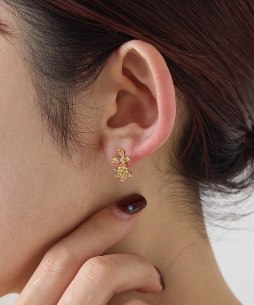 PAPILLONNER(パピヨネ)の「フラワーモチーフピアス(ピアス(両耳用)・レディース・ゴールド・FREE)」の5枚目の写真