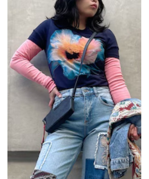 Desigual(デシグアル)の「大輪フラワープリント クルーネック半袖Tシャツ(Tシャツ/カットソー・レディース・ブルー/ベージュ・S/M/XS/L/XL)」の1枚目の写真