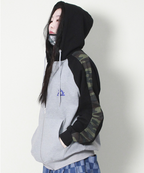 DEMARC(ドゥマーク)の「カモ配色フードジップアップグレー(パーカー・レディース・その他・MEDIUM/LARGE)」の4枚目の写真