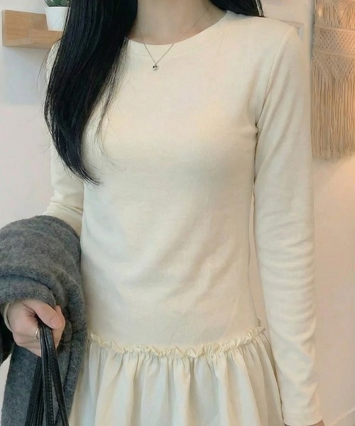 cammie(キャミー)の「裾デザイントップス(Tシャツ/カットソー・レディース・アイボリー/ブラック・M/L)」の4枚目の写真