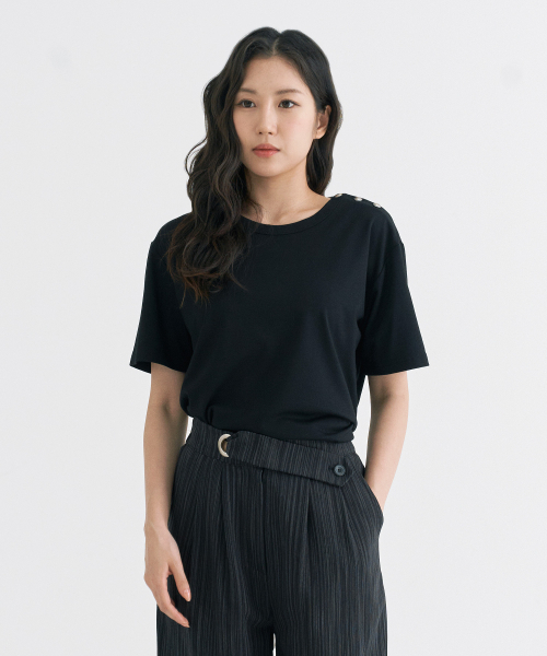 PLAYO(プレイオ)の「ボタンTシャツ _ ブラック(Tシャツ/カットソー・レディース・その他・FREE)」の2枚目の写真