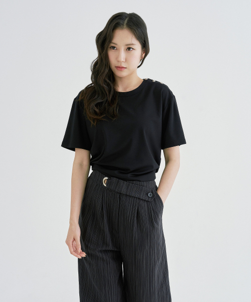 PLAYO(プレイオ)の「ボタンTシャツ _ ブラック(Tシャツ/カットソー・レディース・その他・FREE)」の4枚目の写真