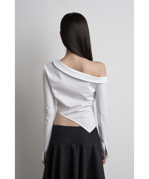 SYNERJYN(シナジン)の「FLOW UNBALANCED CROP SHIRT WHITE(シャツ/ブラウス・レディース・その他・SMALL/MEDIUM)」の3枚目の写真