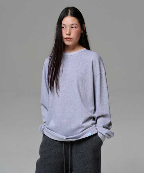 ERA(エラ)の「UNISEX ERA SHOULDER LOGO T - MELANGE GRAY(Tシャツ/カットソー・レディース・杢グレー・SMALL/MEDIUM/LARGE)」の2枚目の写真