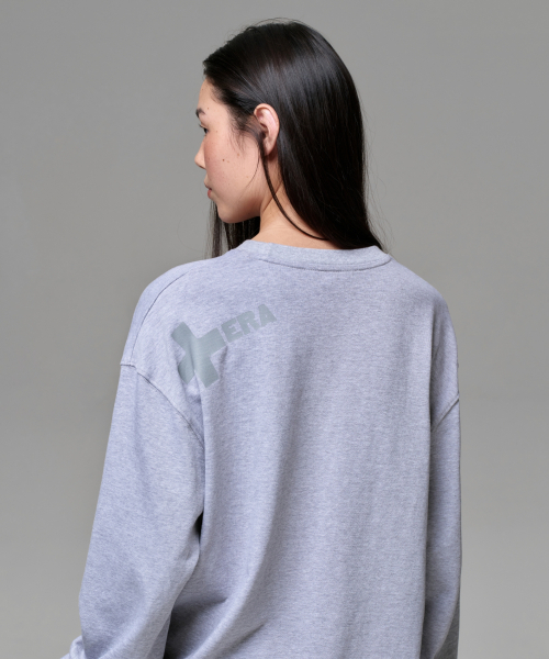 ERA(エラ)の「UNISEX ERA SHOULDER LOGO T - MELANGE GRAY(Tシャツ/カットソー・レディース・杢グレー・SMALL/MEDIUM/LARGE)」の3枚目の写真
