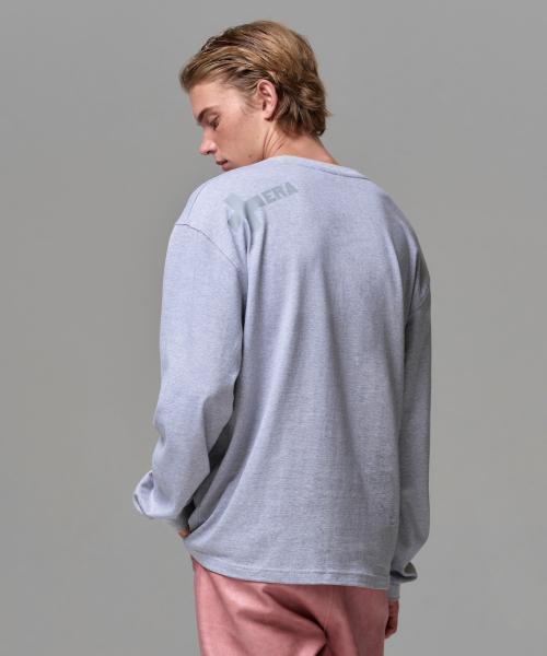 ERA(エラ)の「UNISEX ERA SHOULDER LOGO T - MELANGE GRAY(Tシャツ/カットソー・レディース・杢グレー・SMALL/MEDIUM/LARGE)」の5枚目の写真