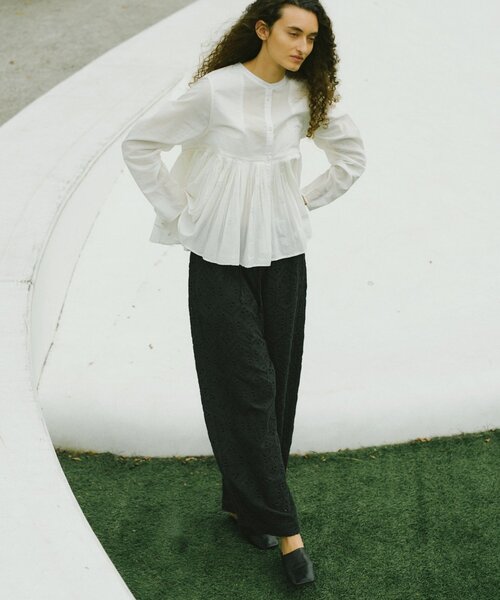 GALLARDAGALANTE(ガリャルダガランテ)の「【2026SS Debut】【Dhritië】【手洗い可】タックブラウス(シャツ/ブラウス・レディース・オフホワイト/ブラック/イエロー・FREE)」の5枚目の写真