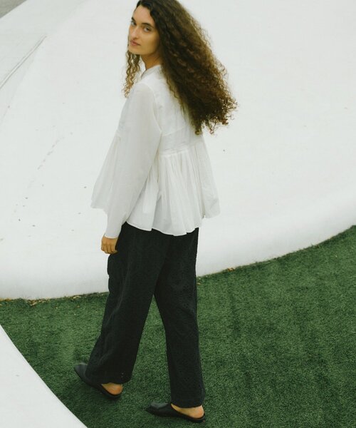 GALLARDAGALANTE(ガリャルダガランテ)の「【2026SS Debut】【Dhritië】【手洗い可】タックブラウス(シャツ/ブラウス・レディース・オフホワイト/ブラック/イエロー・FREE)」の6枚目の写真