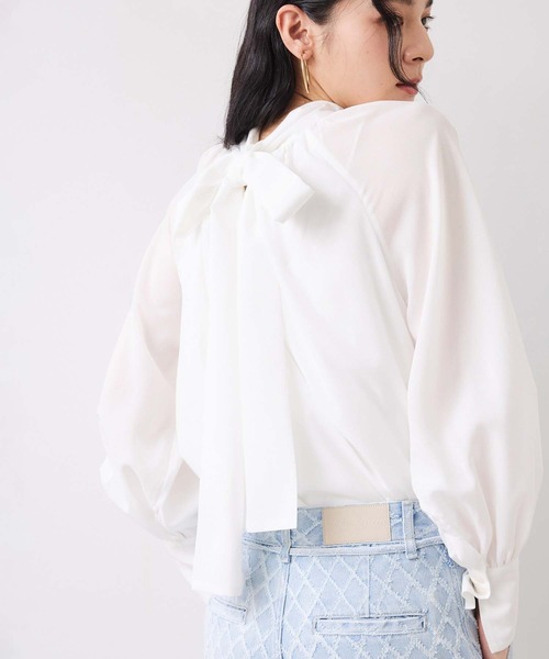 VIS（ビス）の「前後2WAYボリュームボウタイブラウス/イージーケア（シャツ/ブラウス・レディース・オフホワイト/イエロー系その他/サックスブルー・FREE）」の2枚目の写真