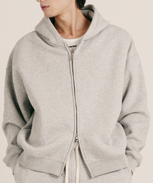 DWSE（ディーダブリューエスイー）の「エッセンシャルスウェットジップアップフードパーカー（メランジグレー）（パーカー）」