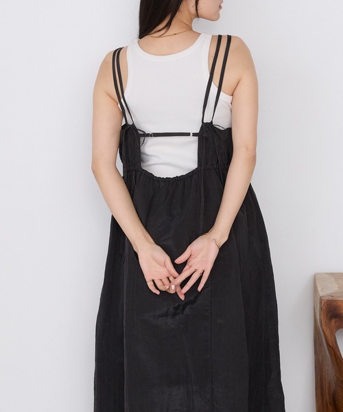 forksy.（フォルクシー）の「【forksy.】ワッシャーサテン ギャザー ダブルストラップ キャミワンピース（ワンピース・レディース・ブラック/ブルー/ブラウン/ベージュ・FREE）」の22枚目の写真