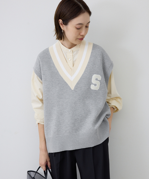 SLOBE IENA（スローブイエナ）の「サガラ刺繍レタードベスト（ベスト・レディース・ベージュ/チャコールグレー・FREE）」の14枚目の写真