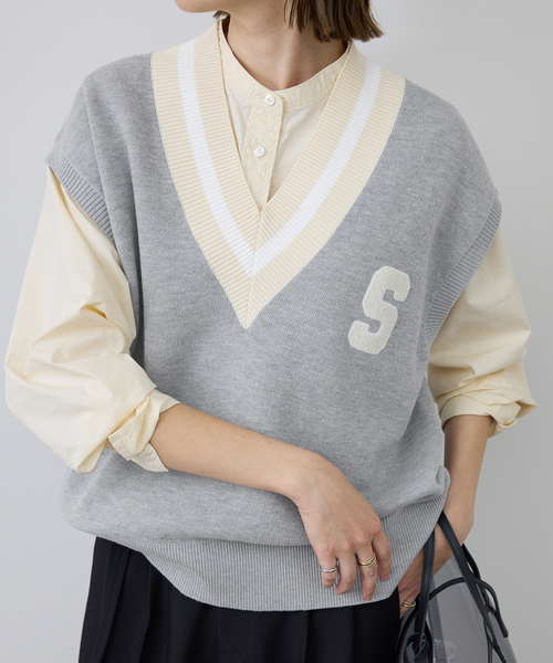 SLOBE IENA（スローブイエナ）の「サガラ刺繍レタードベスト（ベスト・レディース・ベージュ/チャコールグレー・FREE）」の17枚目の写真