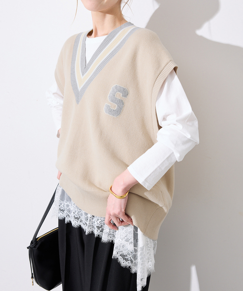 SLOBE IENA（スローブイエナ）の「サガラ刺繍レタードベスト（ベスト・レディース・ベージュ/チャコールグレー・FREE）」の19枚目の写真