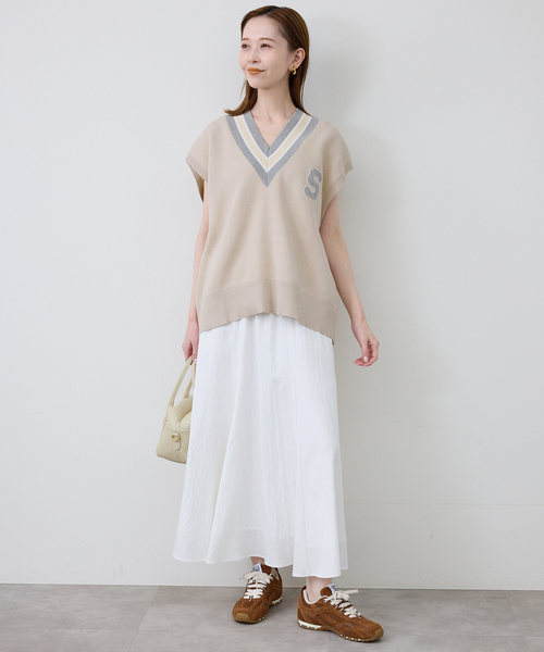 SLOBE IENA（スローブイエナ）の「サガラ刺繍レタードベスト（ベスト・レディース・ベージュ/チャコールグレー・FREE）」の20枚目の写真