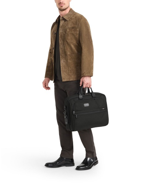 TUMI（トゥミ）の「TUMI ALPHA（アルファ） ラージ・17インチ・ブリーフケース（A4/PC17インチまで対応）（ビジネスバッグ・メンズ・ブラック・FREE）」の2枚目の写真