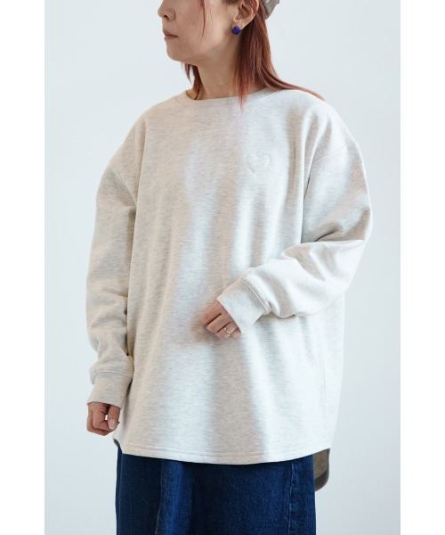 HEART MARKET（ハートマーケット）の「ハート付きカポック裏毛プルオーバー（Tシャツ/カットソー・レディース・グリーン/その他2/その他1/スミクロ/ダークパープル/アイボリー/グレー・FREE）」の2枚目の写真