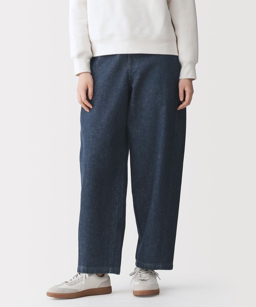 無印良品（ムジルシリョウヒン）の「婦人　木の実から作ったカポック混　デニムコクーンパンツ（デニムパンツ・レディース・ライトブルー/ダークネイビー/ネイビー・S/M/L/XL）」の3枚目の写真