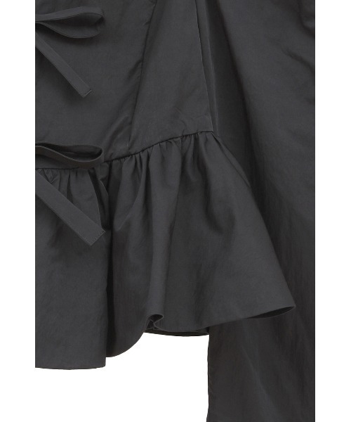 CLANE(クラネ)の「SHORT PEPLUM RIBBON TOPS(シャツ/ブラウス・レディース・ホワイト/ブラック・2/1)」の4枚目の写真