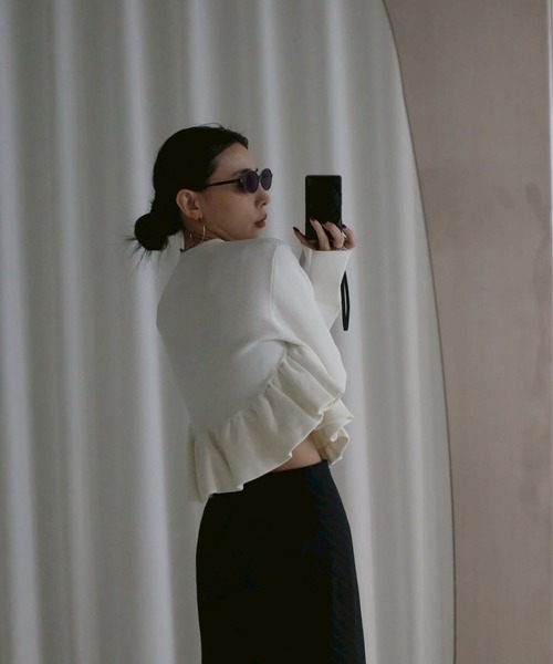 Ameri（アメリ）の「COMPACT BALLOON PEPLUM KNIT CARDIGAN（カーディガン/ボレロ・レディース・ブルー/ブラック/ホワイト・SMALL/MEDIUM）」の9枚目の写真