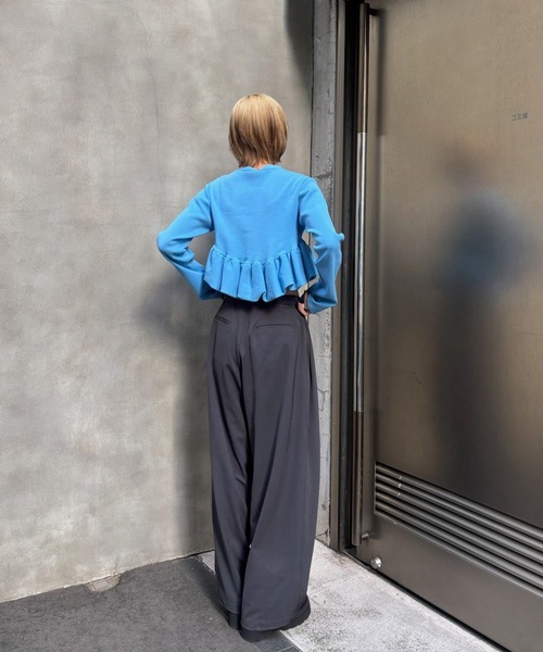 Ameri（アメリ）の「COMPACT BALLOON PEPLUM KNIT CARDIGAN（カーディガン/ボレロ・レディース・ブルー/ブラック/ホワイト・SMALL/MEDIUM）」の18枚目の写真