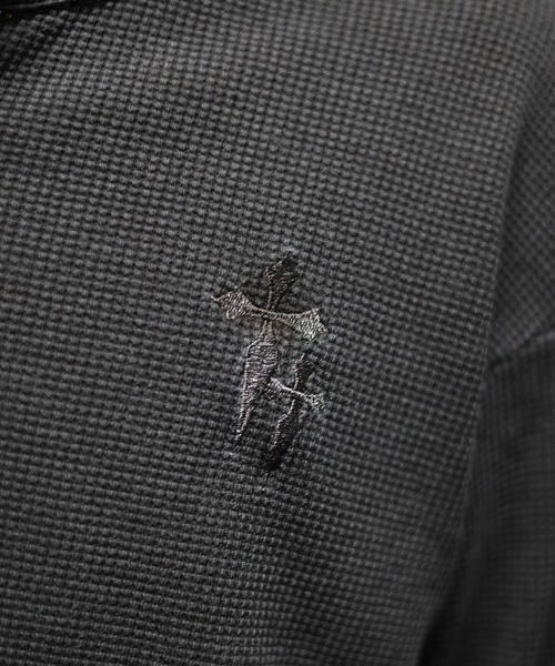 ATMARK(アットマーク)の「《2サイズ展開 / UNISEX 》再販予約販売 クロスロゴ刺繍 サーマル長袖Tシャツ(Tシャツ/カットソー・レディース・レッド/ブラック/カモフラージュ・L/M)」の21枚目の写真