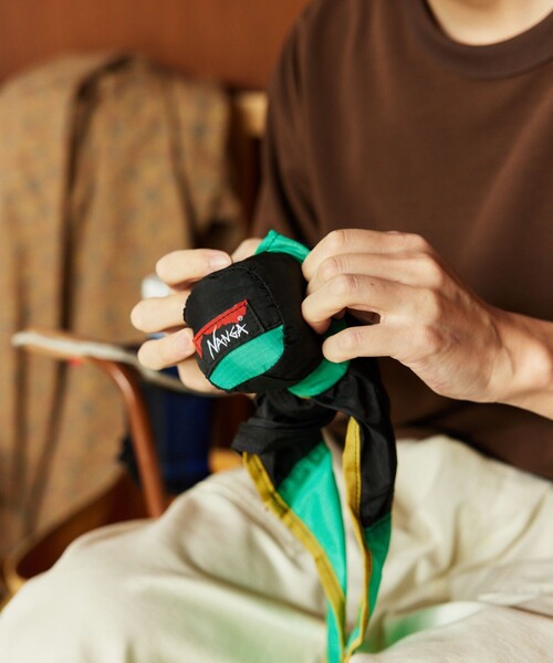 NANGA(ナンガ)の「NANGA × FREAK'S STORE/ナンガ × フリークスストア 別注 POCKETABLE SHOULDER BAG ポケッタブル ショルダーバッグ(ショルダーバッグ・メンズ・サックスブルー/ブラック/グレー/イエロー・ONE SIZE)」の15枚目の写真