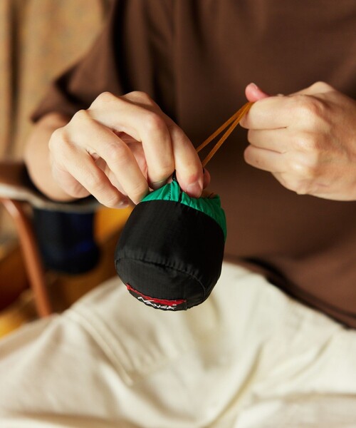 NANGA(ナンガ)の「NANGA × FREAK'S STORE/ナンガ × フリークスストア 別注 POCKETABLE SHOULDER BAG ポケッタブル ショルダーバッグ(ショルダーバッグ・メンズ・サックスブルー/ブラック/グレー/イエロー・ONE SIZE)」の16枚目の写真