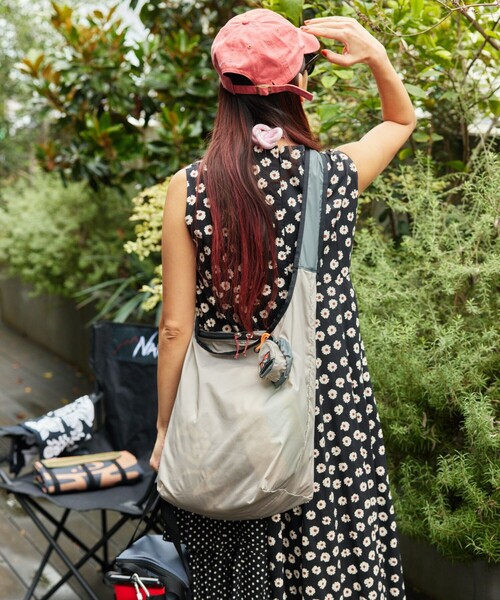 NANGA（ナンガ）の「NANGA × FREAK'S STORE/ナンガ × フリークスストア 別注 POCKETABLE SHOULDER BAG ポケッタブル ショルダーバッグ（ショルダーバッグ・メンズ・サックスブルー/ブラック/グレー/イエロー・ONE SIZE）」の18枚目の写真