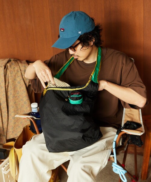 NANGA（ナンガ）の「NANGA × FREAK'S STORE/ナンガ × フリークスストア 別注 POCKETABLE SHOULDER BAG ポケッタブル ショルダーバッグ（ショルダーバッグ・メンズ・サックスブルー/ブラック/グレー/イエロー・ONE SIZE）」の9枚目の写真