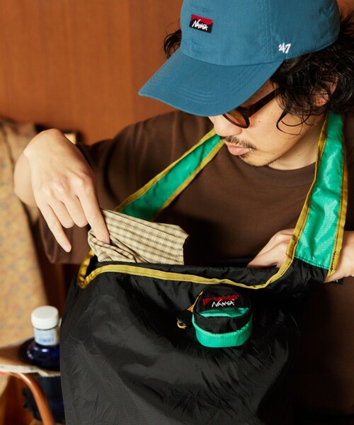NANGA（ナンガ）の「NANGA × FREAK'S STORE/ナンガ × フリークスストア 別注 POCKETABLE SHOULDER BAG ポケッタブル ショルダーバッグ（ショルダーバッグ・メンズ・サックスブルー/ブラック/グレー/イエロー・ONE SIZE）」の8枚目の写真