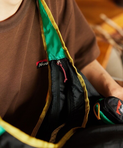 NANGA（ナンガ）の「NANGA × FREAK'S STORE/ナンガ × フリークスストア 別注 POCKETABLE SHOULDER BAG ポケッタブル ショルダーバッグ（ショルダーバッグ・メンズ・サックスブルー/ブラック/グレー/イエロー・ONE SIZE）」の6枚目の写真