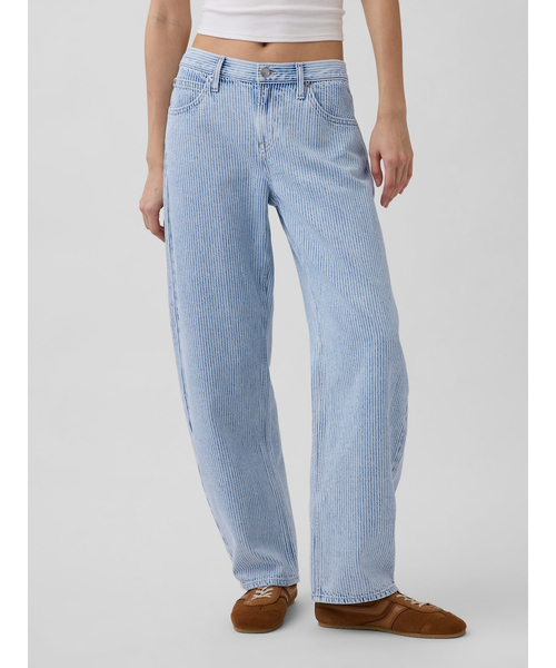 GAP(ギャップ)の「ローライズ ウルトラソフト バレルデニム(デニムパンツ・レディース・ブルー・29/27/30/28/26/23/24/25)」の1枚目の写真