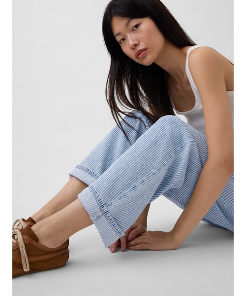GAP(ギャップ)の「ローライズ ウルトラソフト バレルデニム(デニムパンツ・レディース・ブルー・29/27/30/28/26/23/24/25)」の4枚目の写真
