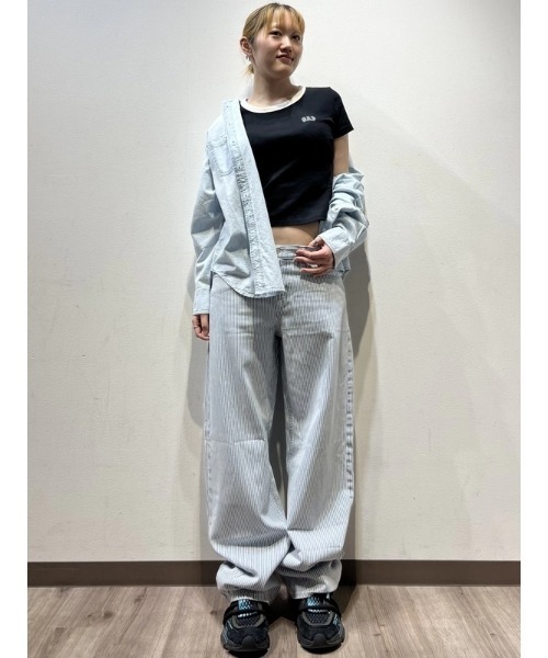 GAP(ギャップ)の「ローライズ ウルトラソフト バレルデニム(デニムパンツ・レディース・ブルー・29/27/30/28/26/23/24/25)」の7枚目の写真
