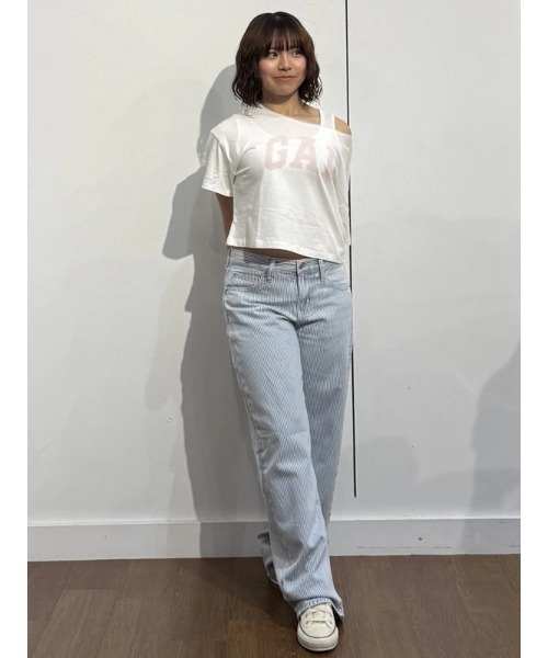 GAP(ギャップ)の「ローライズ ウルトラソフト バレルデニム(デニムパンツ・レディース・ブルー・29/27/30/28/26/23/24/25)」の8枚目の写真