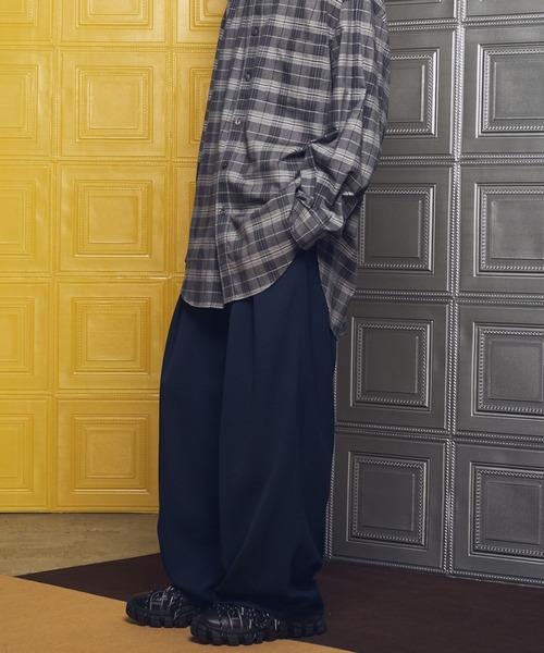 MAISON SPECIAL(メゾンスペシャル)の「《UNISEX》Clear Trichotine Two-tuck Prime-Wide Slacks/クリアトリコチンプライムワイドツータックスラックス【MAISON SPECIAL/メゾンスペシャル】■セットアップ対応■(スラックス・メンズ・ネイビー/グレイッシュベージュ/ブラック・2/1/0)」の18枚目の写真