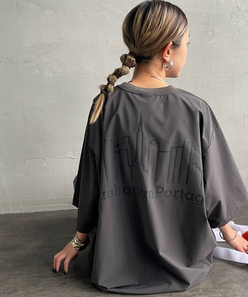 Manhattan Portage（マンハッタンポーテージ）の「【WEB先行予約】[MANHATTAN PORTAGE/マンハッタンポーテージ] 別注 4WAYストレッチ バックプリントTシャツ（Tシャツ/カットソー・レディース・ライトグレー/チャコール/ブラック・XL/L/M）」の22枚目の写真