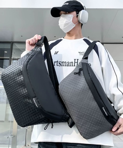 WESTBOY(ウエストボーイ)の「立体パネルデザイン テッククロス ボディスリングバッグ WO26S6BG03(ショルダーバッグ・メンズ・ブラック/グレー・FREE)」の3枚目の写真