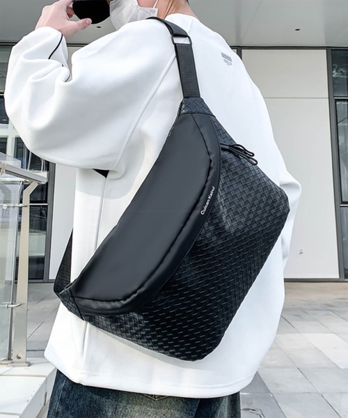 WESTBOY(ウエストボーイ)の「立体パネルデザイン テッククロス ボディスリングバッグ WO26S6BG03(ショルダーバッグ・メンズ・ブラック/グレー・FREE)」の4枚目の写真