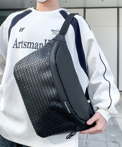 WESTBOY(ウエストボーイ)の「立体パネルデザイン テッククロス ボディスリングバッグ WO26S6BG03(ショルダーバッグ・メンズ・ブラック/グレー・FREE)」の5枚目の写真