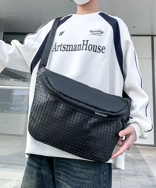 WESTBOY(ウエストボーイ)の「立体パネルデザイン テッククロス ボディスリングバッグ WO26S6BG03(ショルダーバッグ・メンズ・ブラック/グレー・FREE)」の6枚目の写真