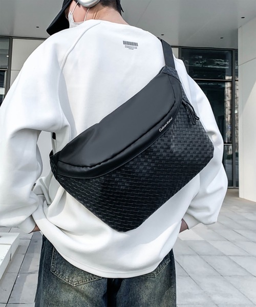 WESTBOY(ウエストボーイ)の「立体パネルデザイン テッククロス ボディスリングバッグ WO26S6BG03(ショルダーバッグ・メンズ・ブラック/グレー・FREE)」の8枚目の写真