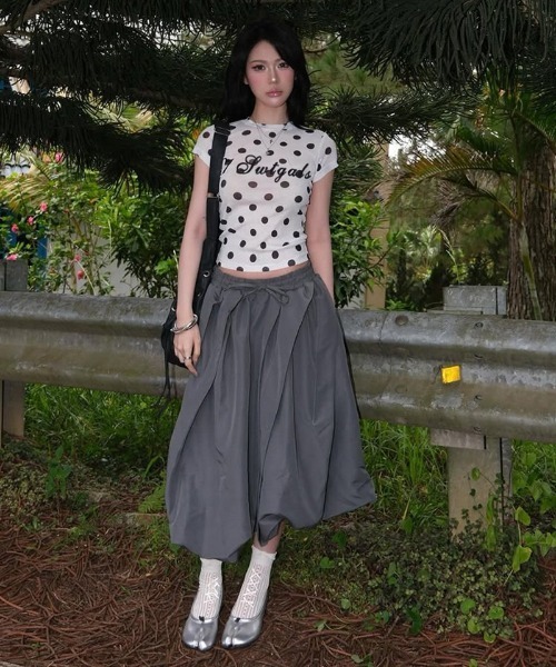 Ritzy(リッツィー)の「ドット柄 ショート丈 Tシャツ(Tシャツ/カットソー・レディース・ホワイト・M/L/S)」の5枚目の写真