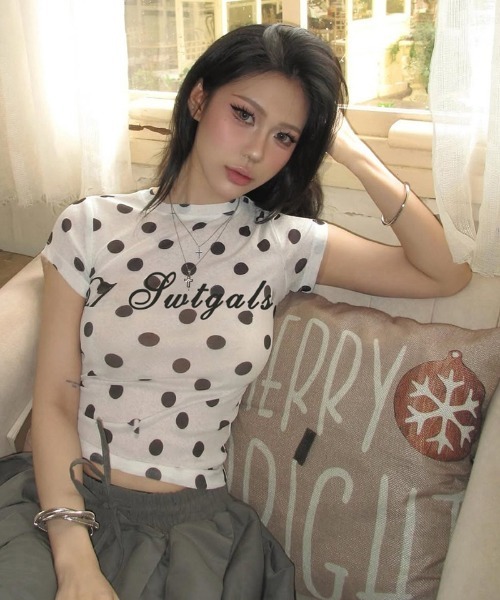 Ritzy(リッツィー)の「ドット柄 ショート丈 Tシャツ(Tシャツ/カットソー・レディース・ホワイト・M/L/S)」の8枚目の写真