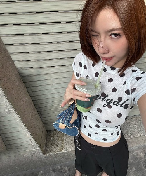 Ritzy(リッツィー)の「ドット柄 ショート丈 Tシャツ(Tシャツ/カットソー・レディース・ホワイト・M/L/S)」の13枚目の写真