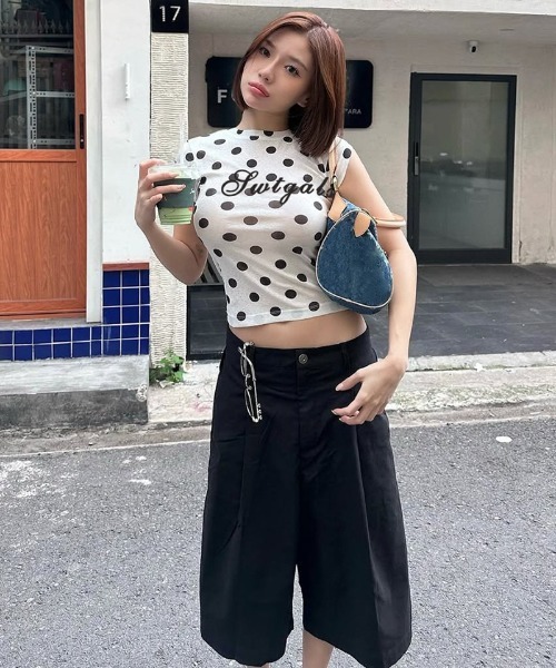 Ritzy(リッツィー)の「ドット柄 ショート丈 Tシャツ(Tシャツ/カットソー・レディース・ホワイト・M/L/S)」の15枚目の写真