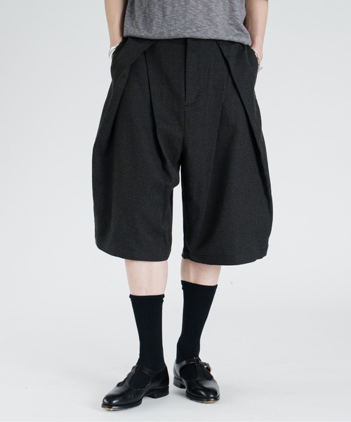 SINSS(シンス)の「Cross tuck wide shorts / クロスタックワイドショーツ(スラックス・メンズ・ブラック系その他/グレー系その他・MEDIUM/SMALL/X-SMALL/LARGE)」の5枚目の写真