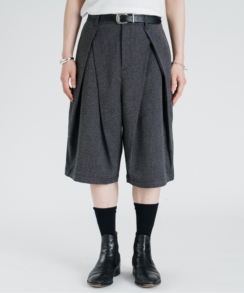 SINSS(シンス)の「Cross tuck wide shorts / クロスタックワイドショーツ(スラックス・メンズ・ブラック系その他/グレー系その他・MEDIUM/SMALL/X-SMALL/LARGE)」の10枚目の写真