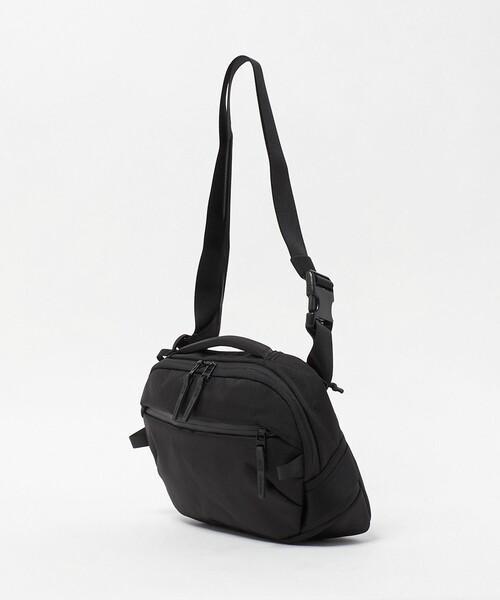 Aer（エアー）の「＜Aer＞デイ スリング 4 MAX ショルダー バッグ（ショルダーバッグ・メンズ・ブラック・FREE）」の4枚目の写真